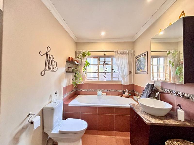 6 Bedroom Property for Sale in Hartbeespoort Rural North West